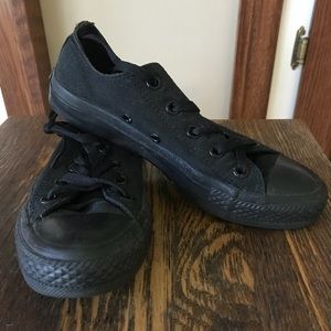 Black on black converse low tops- size 6